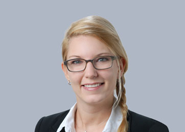 Stephanie Roth, Esperta fiduciario diplomata